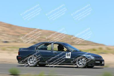 media/Oct-01-2022-Team Topak Racing (Sat) [[f860fb51be]]/2-Inter Low 2/session 2 turn 11/